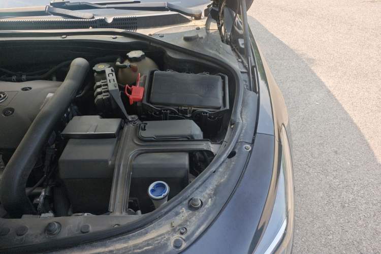 Used Buick LaCrosse 2018 28T Luxury Model Engine Bay Left