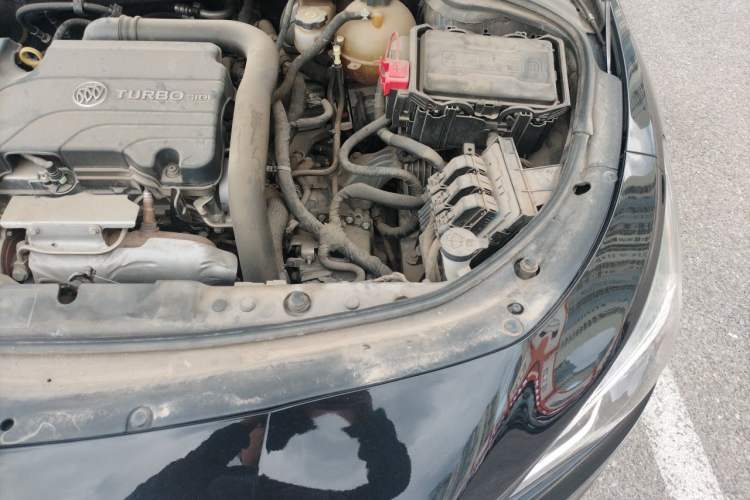 Used Buick LaCrosse 2018 20T Elite Edition Engine Bay Left