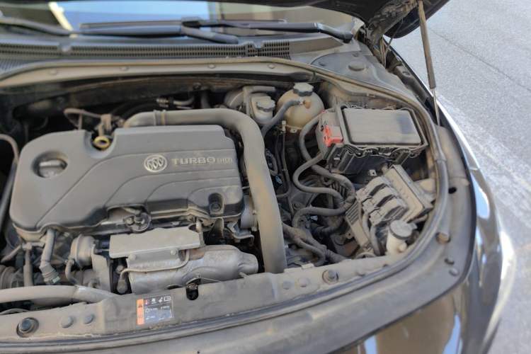 Used Buick LaCrosse 2018 20T Elite Edition Engine Bay Left