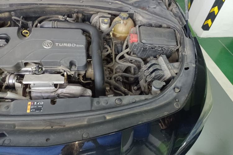 Used Buick LaCrosse 2018 20T Elite Edition Engine Bay Left