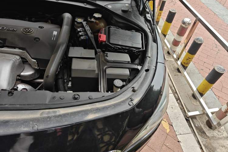 Used Buick LaCrosse 2018 28T Luxury Model Engine Bay Left
