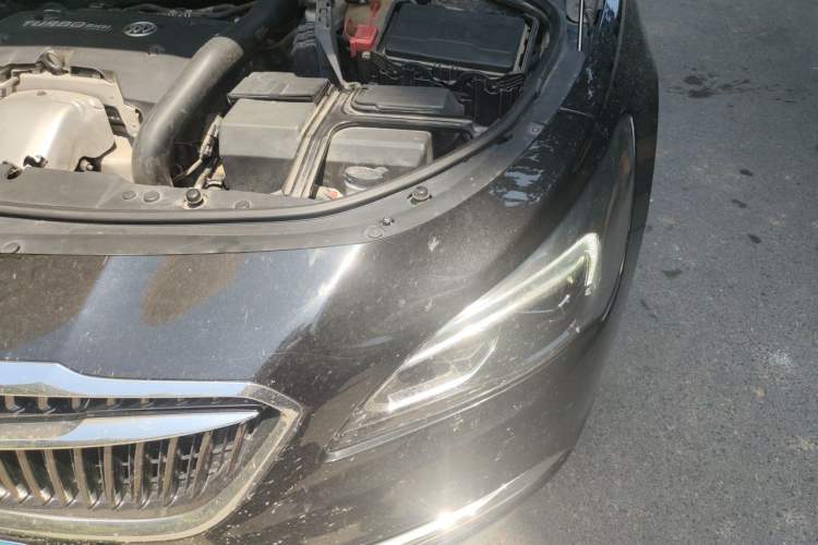 Used Buick LaCrosse 2018 28T Elite Edition Engine Bay Left