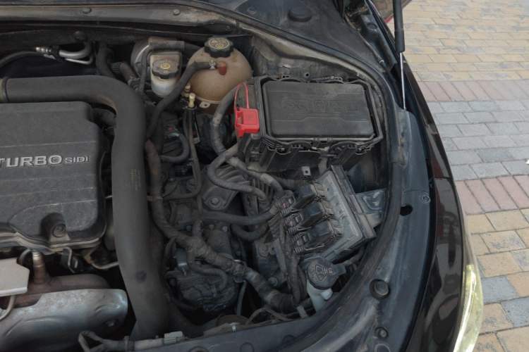 Used Buick LaCrosse 2018 20T Luxury Model Engine Bay Left