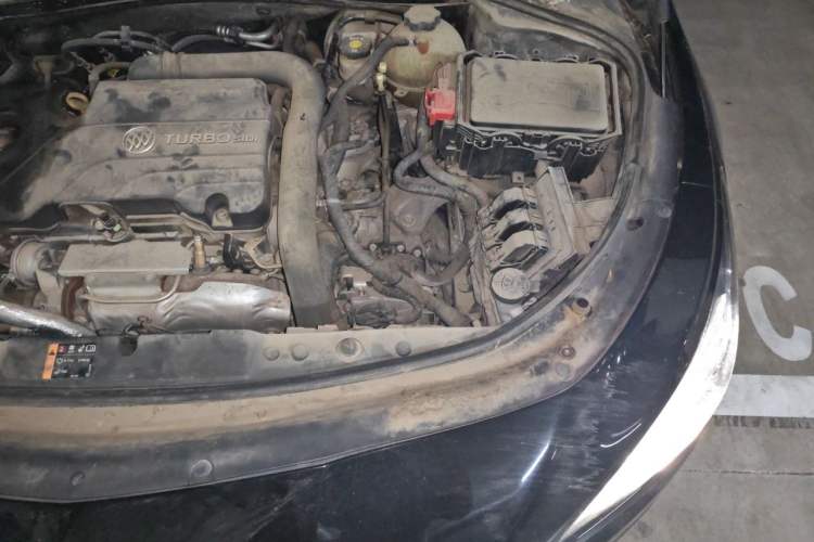 Used Buick LaCrosse 2018 20T Elite Edition Engine Bay Left