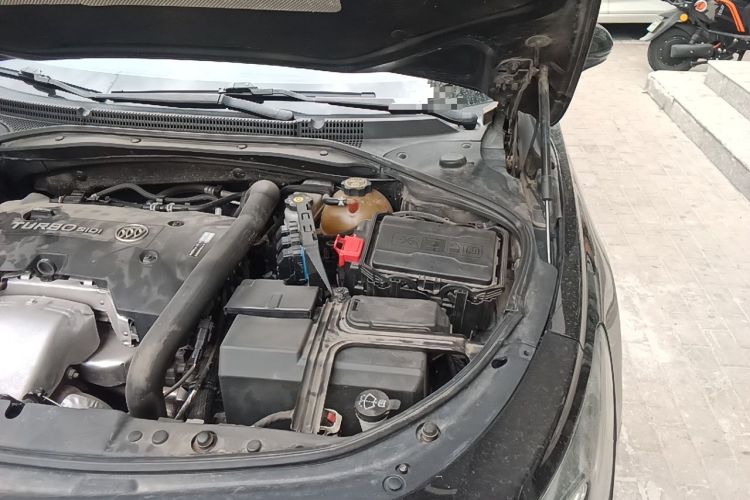 Used Buick LaCrosse 2018 28T Luxury Model Engine Bay Left