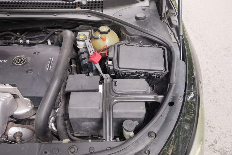 Used Buick LaCrosse 2018 28T Luxury Model Engine Bay Left