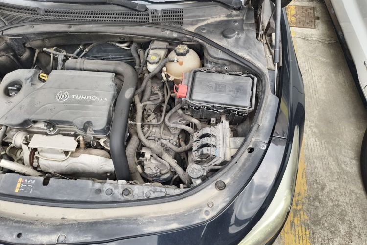 Used Buick LaCrosse 2018 20T Elite Edition Engine Bay Left