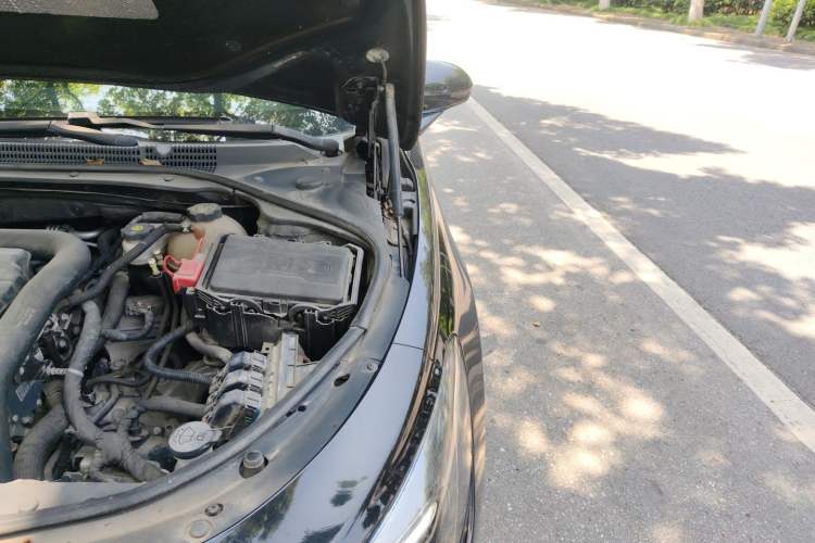 Used Buick LaCrosse 2018 20T Elite Edition Engine Bay Left