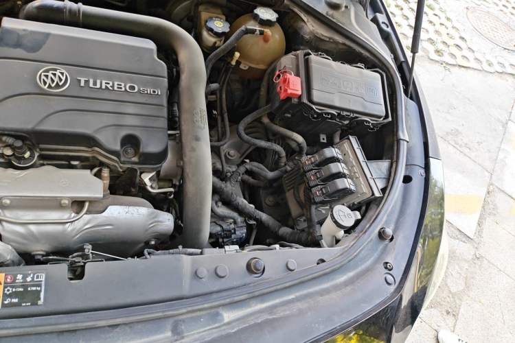 Used Buick LaCrosse 2018 20T Elite Edition Engine Bay Left