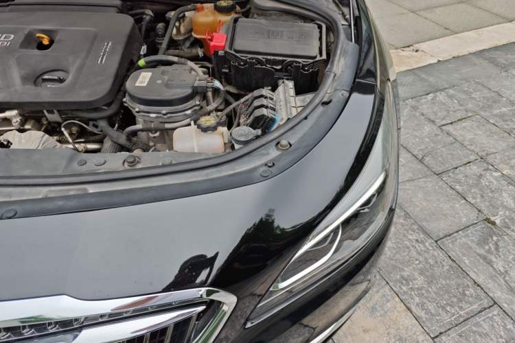 Used Buick LaCrosse 2018 30H Elite Edition Engine Bay Left