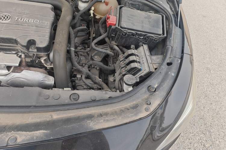 Used Buick LaCrosse 2018 20T Elite Edition Engine Bay Left