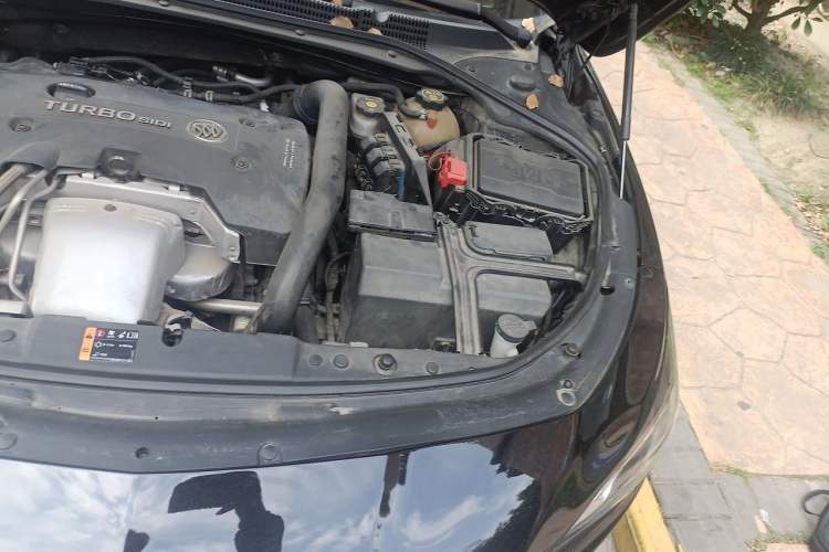 Used Buick LaCrosse 2018 28T Luxury Model Engine Bay Left