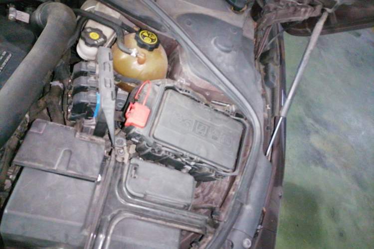 Used Buick LaCrosse 2018 28T Elite Edition Engine Bay Left