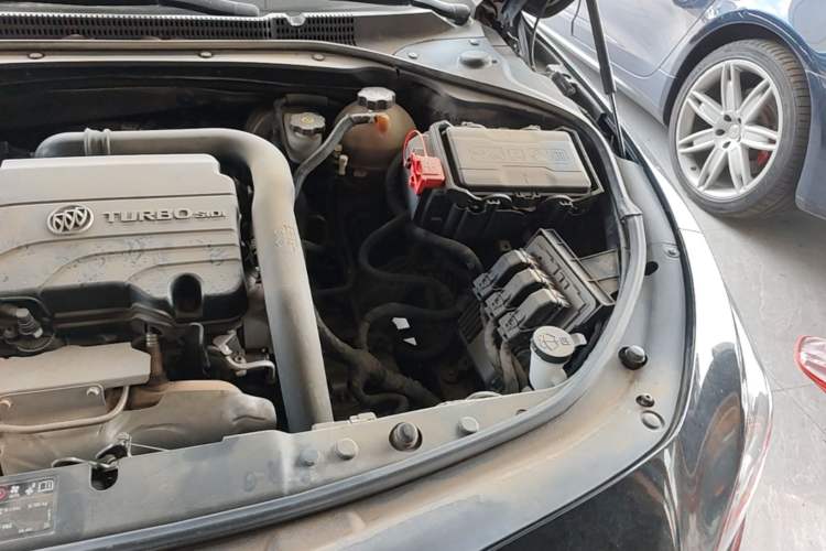 Used Buick LaCrosse 2018 20T Elite Edition Engine Bay Left