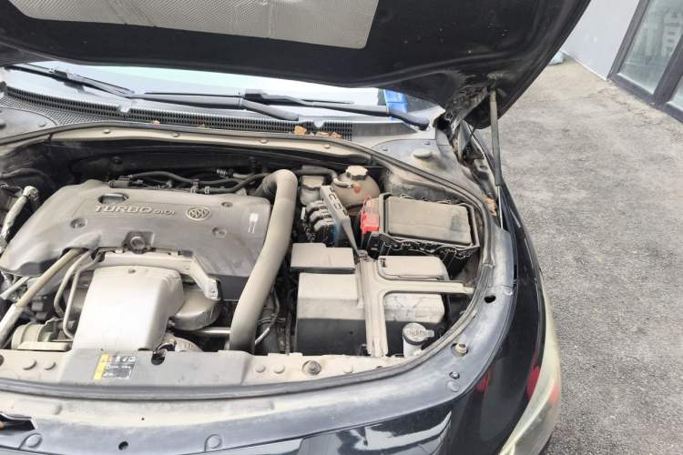 Used Buick LaCrosse 2018 28T Luxury Model Engine Bay Left