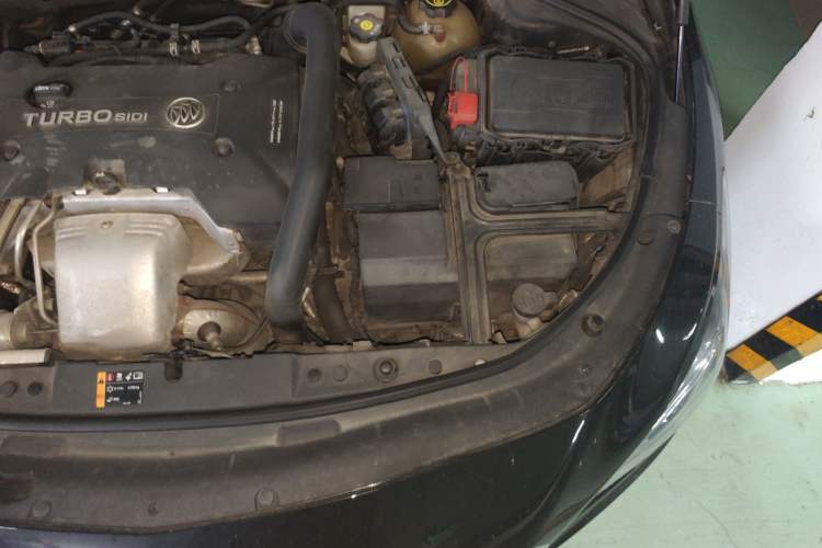 Used Buick LaCrosse 2018 28T Luxury Model Engine Bay Left