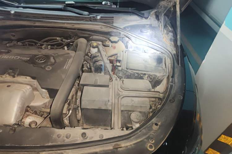 Used Buick LaCrosse 2018 28T Luxury Model Engine Bay Left