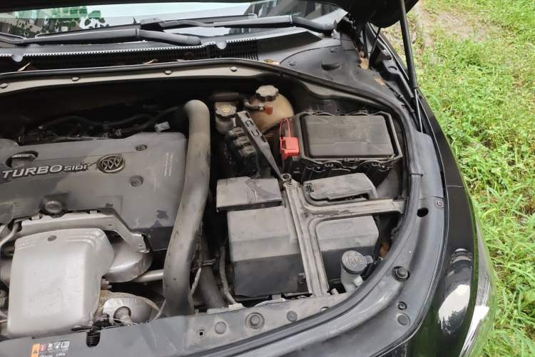 Used Buick LaCrosse 2018 28T Elite Edition Engine Bay Left