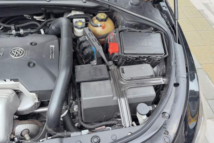 Used Buick LaCrosse 2018 28T Elite Edition Engine Bay Left