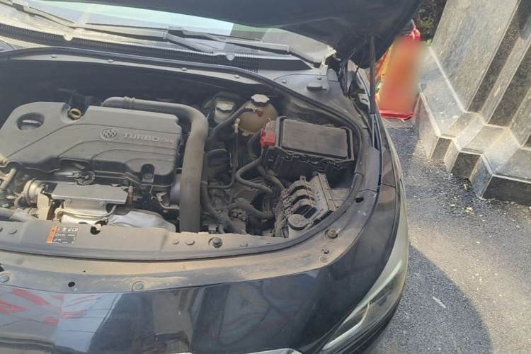 Used Buick LaCrosse 2018 20T Elite Edition Engine Bay Left