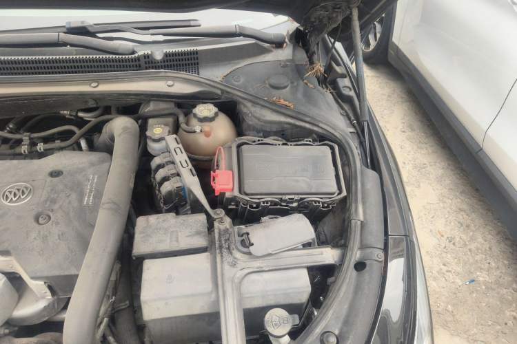 Used Buick LaCrosse 2018 28T Elite Edition Engine Bay Left
