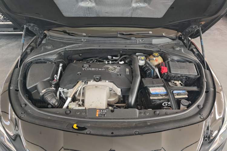 Used Buick LaCrosse 2018 28T Elite Edition Engine Bay