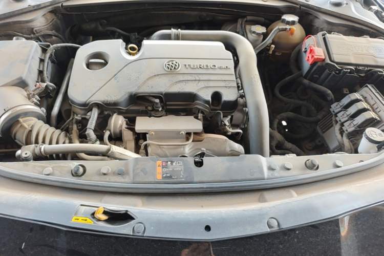 Used Buick LaCrosse 2018 20T Elite Edition Engine Bay