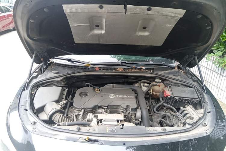 Used Buick LaCrosse 2018 20T Elite Edition Engine Bay