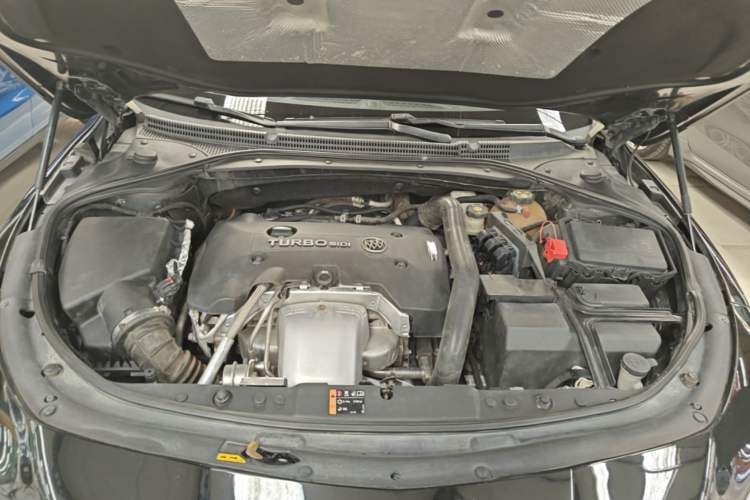 Used Buick LaCrosse 2018 28T Elite Edition Engine Bay