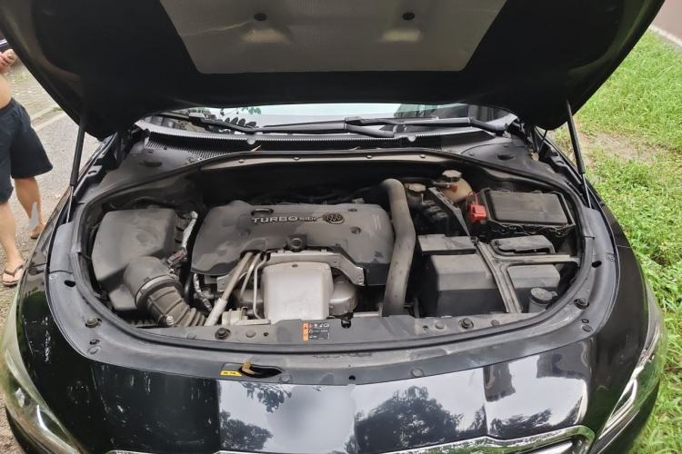Used Buick LaCrosse 2018 28T Elite Edition Engine Bay