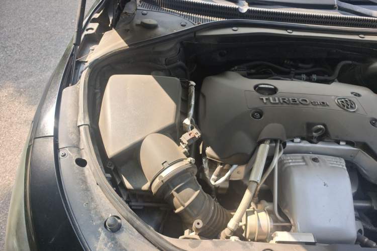 Used Buick LaCrosse 2018 28T Luxury Model Engine Bay Right
