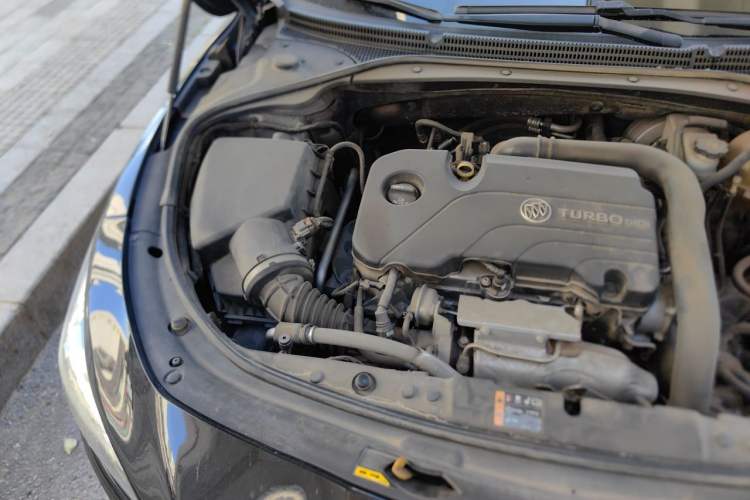 Used Buick LaCrosse 2018 20T Elite Edition Engine Bay Right