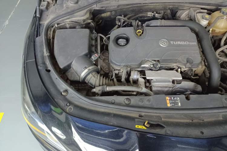 Used Buick LaCrosse 2018 20T Elite Edition Engine Bay Right