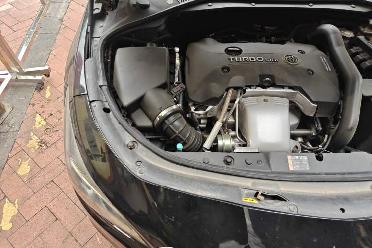 Used Buick LaCrosse 2018 28T Luxury Model Engine Bay Right