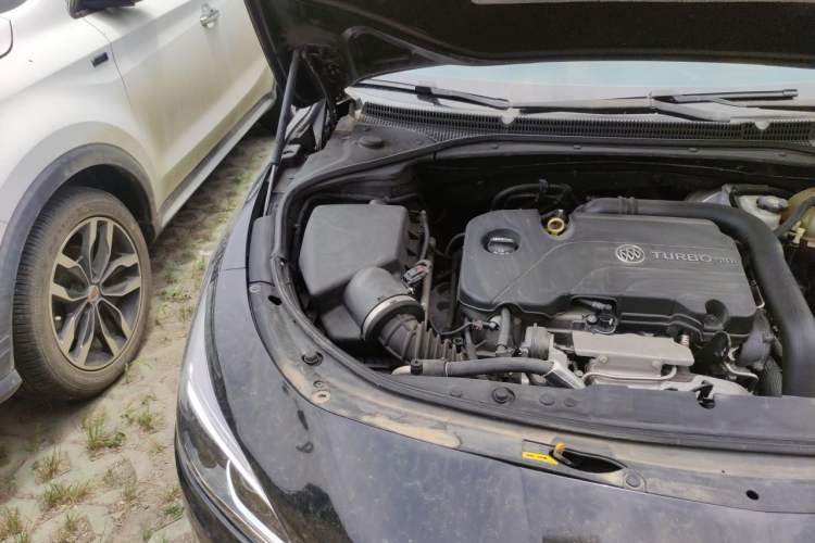 Used Buick LaCrosse 2018 20T Luxury Model Engine Bay Right