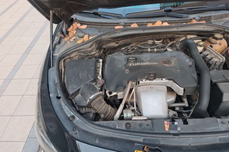 Used Buick LaCrosse 2018 28T Luxury Model Engine Bay Right