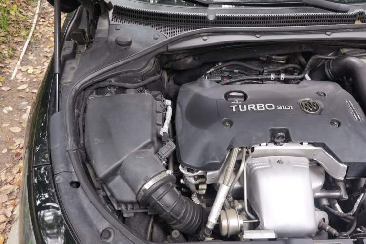 Used Buick LaCrosse 2018 28T Luxury Model Engine Bay Right