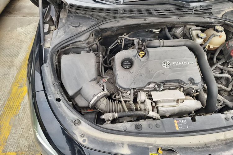 Used Buick LaCrosse 2018 20T Elite Edition Engine Bay Right
