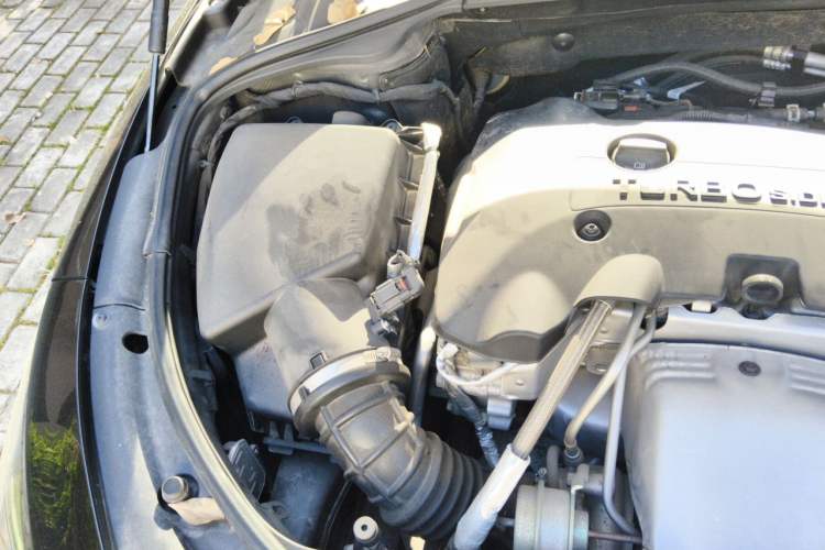Used Buick LaCrosse 2018 28T Luxury Model Engine Bay Right
