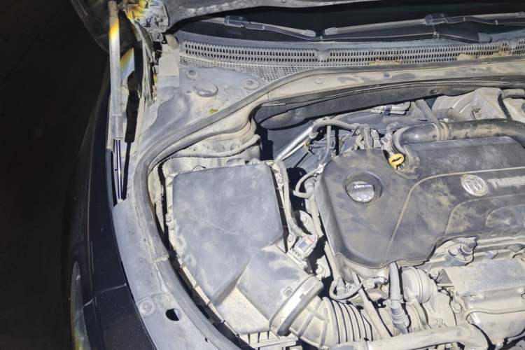 Used Buick LaCrosse 2018 20T Luxury Model Engine Bay Right