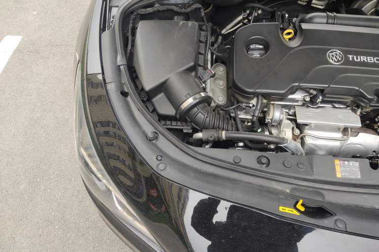 Used Buick LaCrosse 2018 20T Elite Edition Engine Bay Right