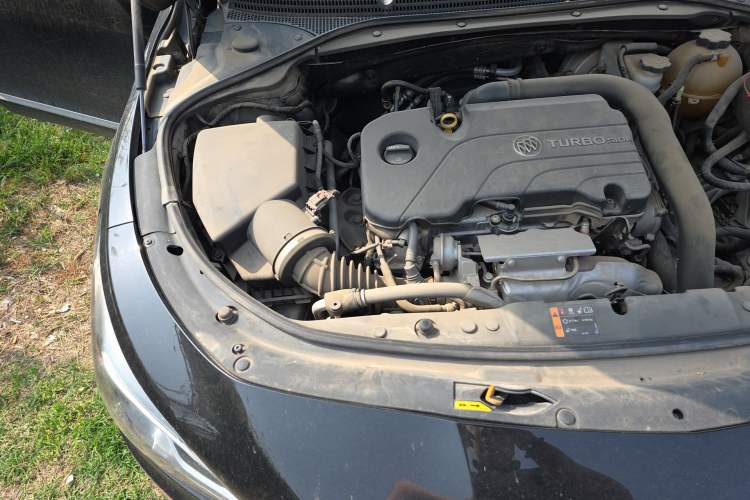 Used Buick LaCrosse 2018 20T Elite Edition Engine Bay Right