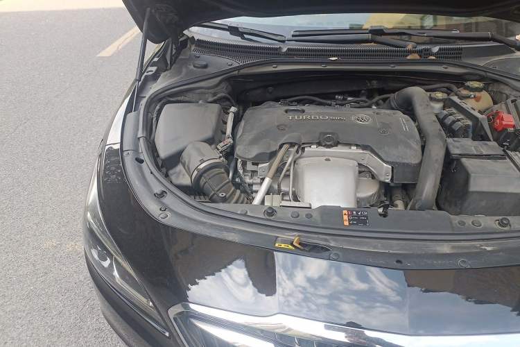 Used Buick LaCrosse 2018 28T Luxury Model Engine Bay Right