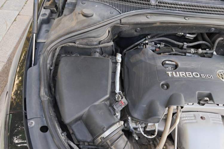 Used Buick LaCrosse 2018 20T Luxury Model Engine Bay Right