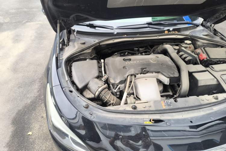 Used Buick LaCrosse 2018 28T Luxury Model Engine Bay Right