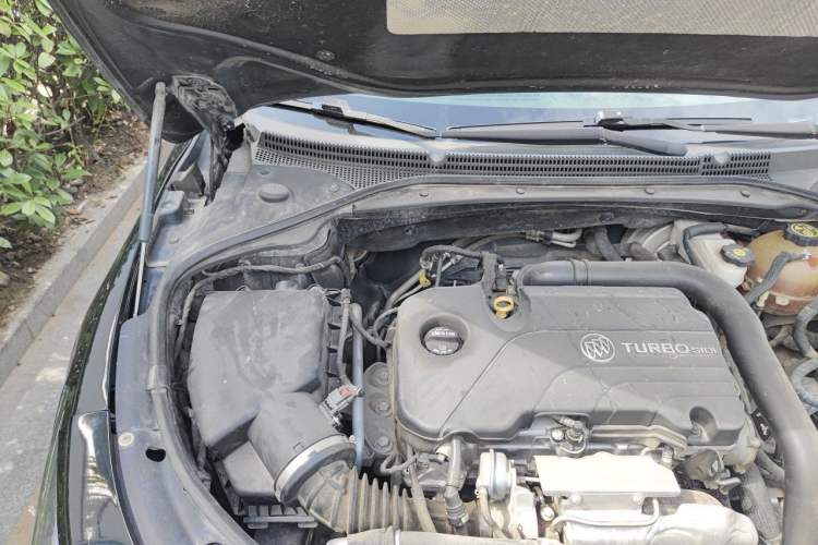 Used Buick LaCrosse 2018 20T Elite Edition Engine Bay Right