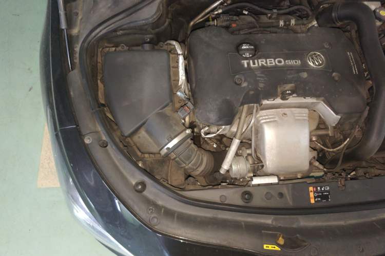 Used Buick LaCrosse 2018 28T Luxury Model Engine Bay Right
