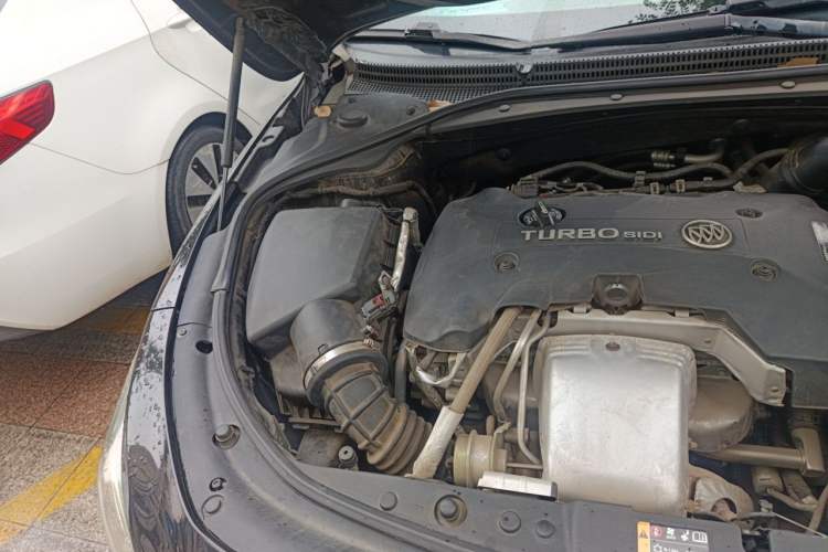 Used Buick LaCrosse 2018 28T Elite Edition Engine Bay Right