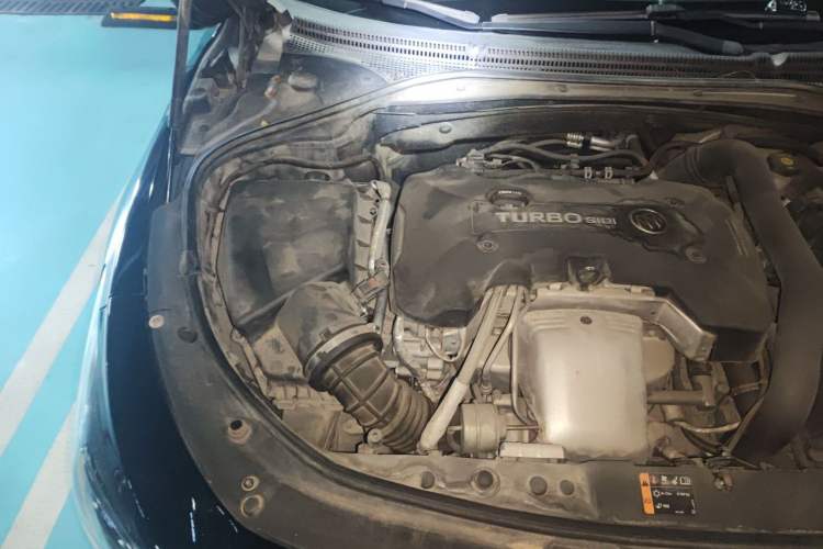 Used Buick LaCrosse 2018 28T Luxury Model Engine Bay Right