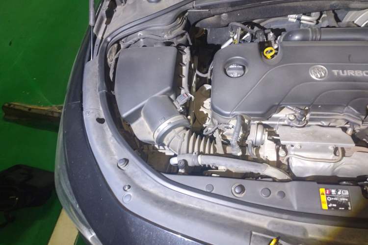 Used Buick LaCrosse 2018 20T Elite Edition Engine Bay Right